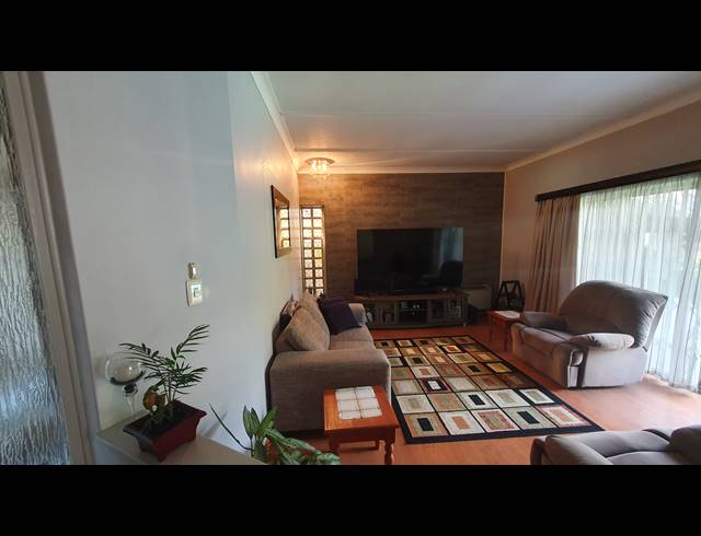 3 BEDROOM FREEHOLD FOR SALE IN RANDHART